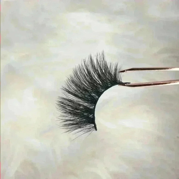 25mm Lashes Style Malibu - Picture 3 of 4